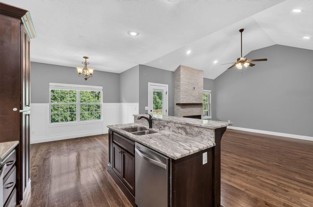 831 N Grapevine Road, Springfield, MO 65802