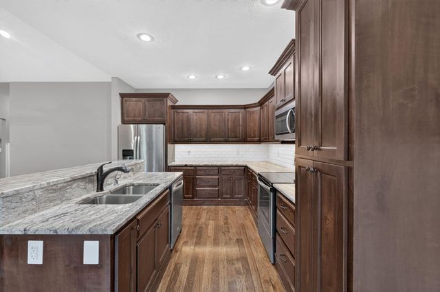 831 N Grapevine Road, Springfield, MO 65802