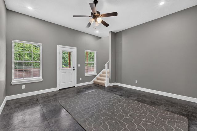 831 N Grapevine Road, Springfield, MO 65802