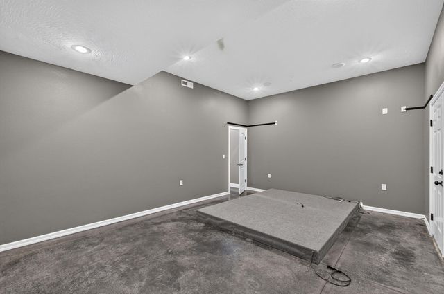 831 N Grapevine Road, Springfield, MO 65802