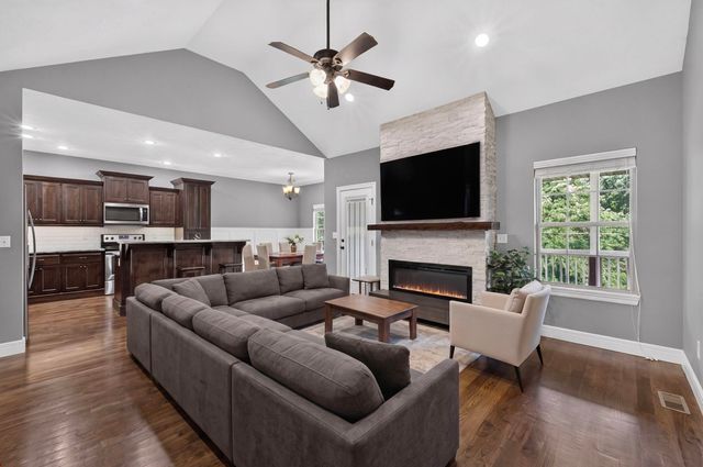 831 N Grapevine Road, Springfield, MO 65802