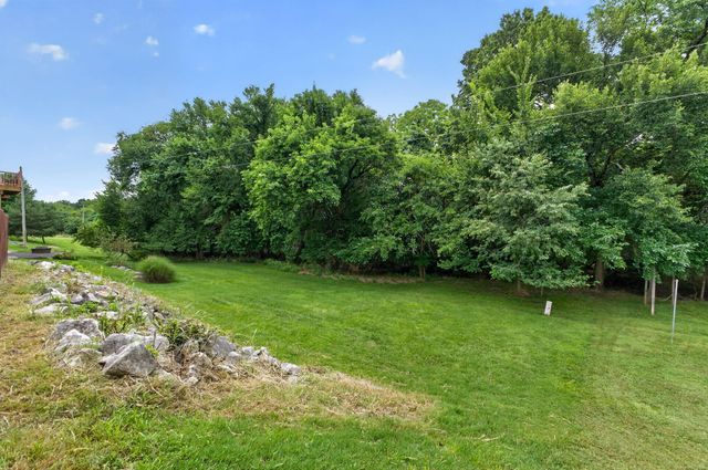 831 N Grapevine Road, Springfield, MO 65802