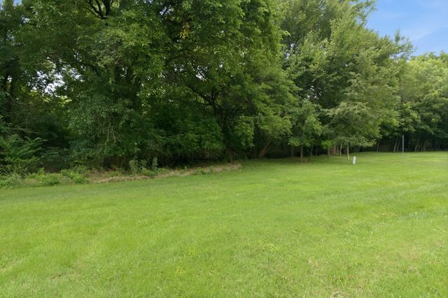 831 N Grapevine Road, Springfield, MO 65802