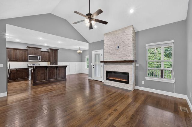 831 N Grapevine Road, Springfield, MO 65802