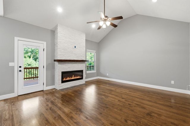 831 N Grapevine Road, Springfield, MO 65802