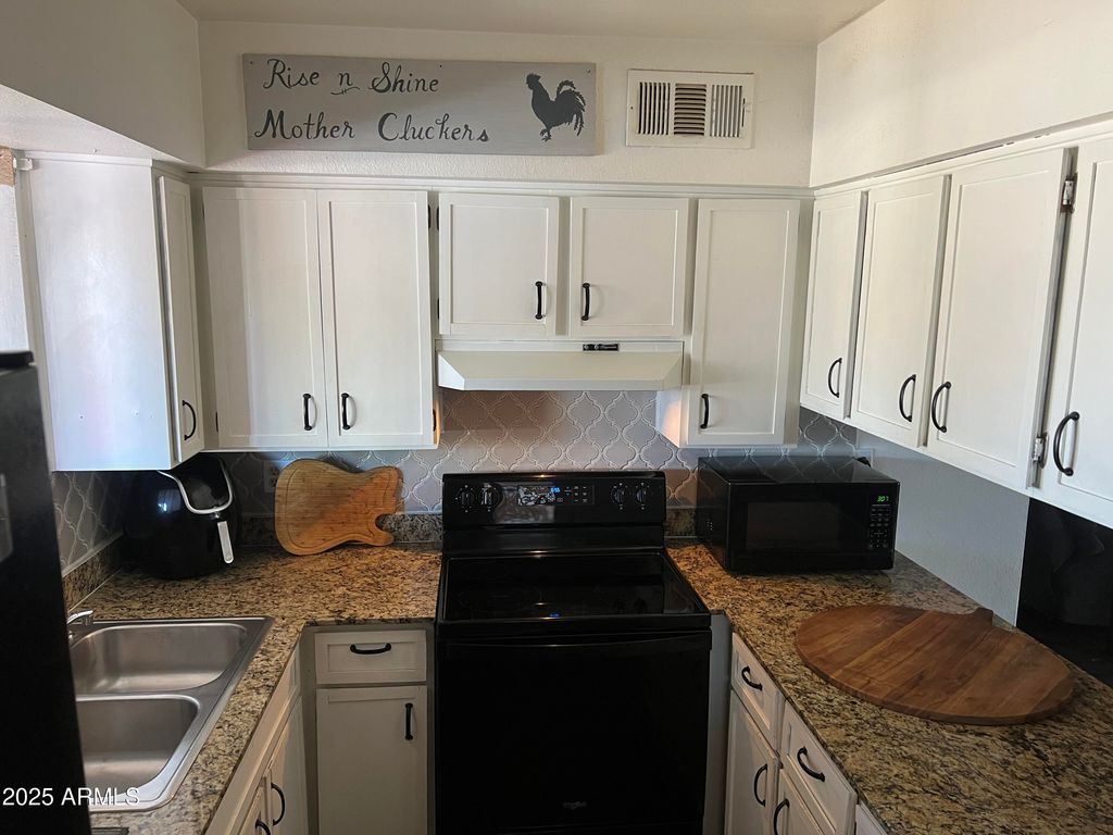 9004 N 53RD Avenue, Glendale, AZ 85302 — photo 5