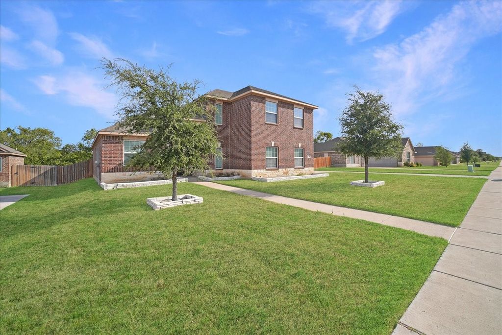 717 Milas Lane, Glenn Heights, TX 75154 — photo 2