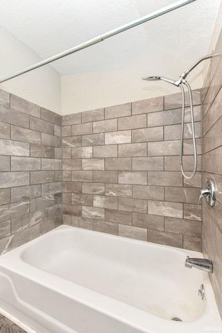 2336 N B Street, Elwood, IN 46036