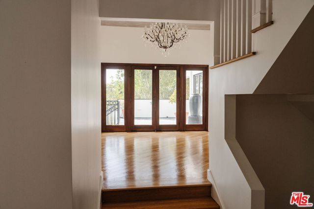 1355 Bobolink Place, Los Angeles, CA 90069