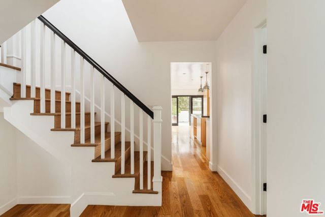 1355 Bobolink Place, Los Angeles, CA 90069