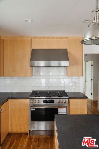1355 Bobolink Place, Los Angeles, CA 90069