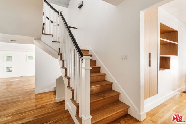 1355 Bobolink Place, Los Angeles, CA 90069