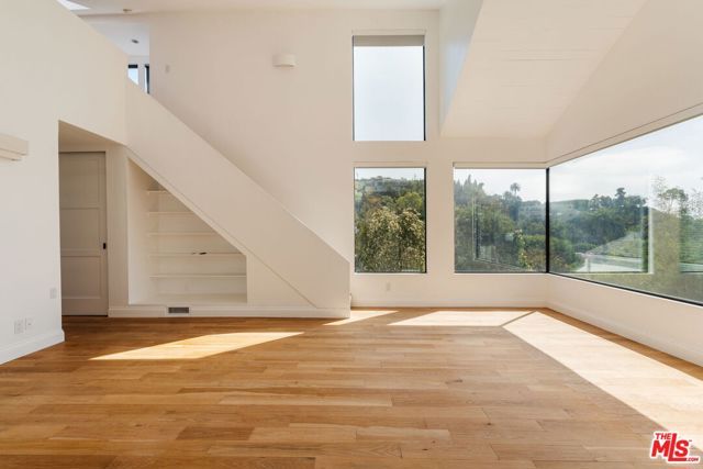 1355 Bobolink Place, Los Angeles, CA 90069