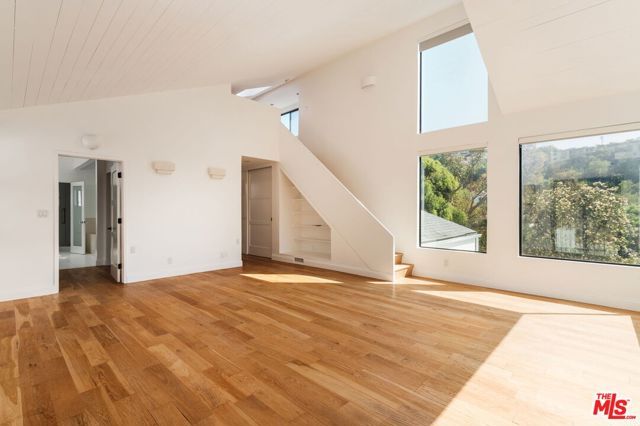 1355 Bobolink Place, Los Angeles, CA 90069