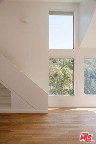 1355 Bobolink Place, Los Angeles, CA 90069