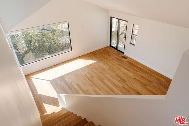 1355 Bobolink Place, Los Angeles, CA 90069