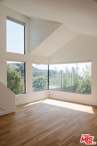 1355 Bobolink Place, Los Angeles, CA 90069