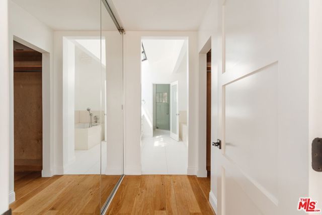 1355 Bobolink Place, Los Angeles, CA 90069