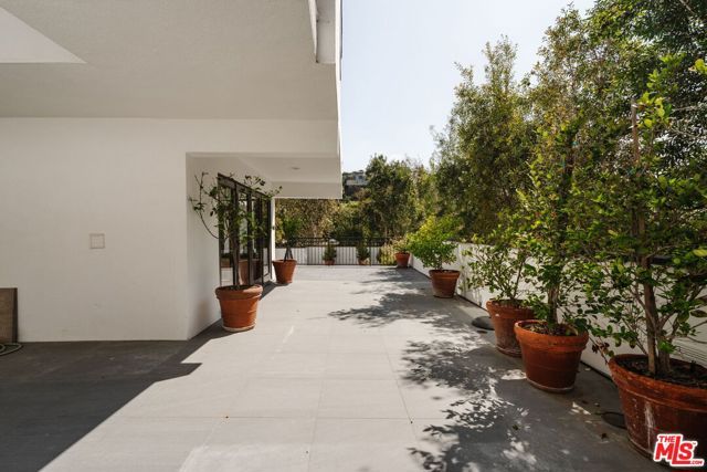 1355 Bobolink Place, Los Angeles, CA 90069