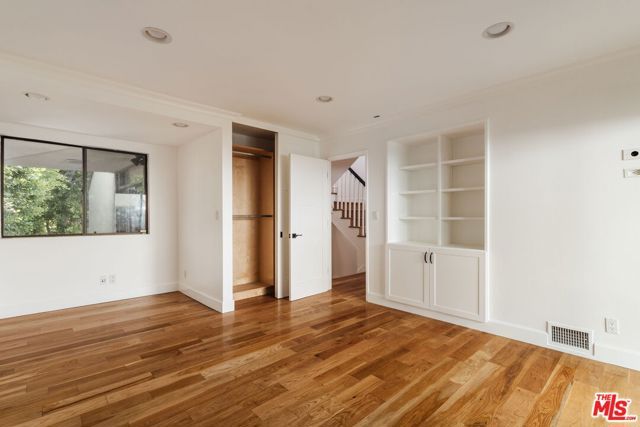 1355 Bobolink Place, Los Angeles, CA 90069