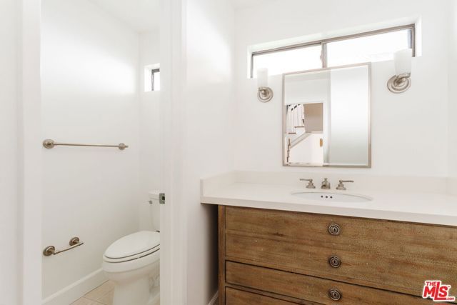 1355 Bobolink Place, Los Angeles, CA 90069