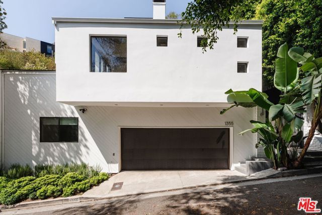 1355 Bobolink Place, Los Angeles, CA 90069