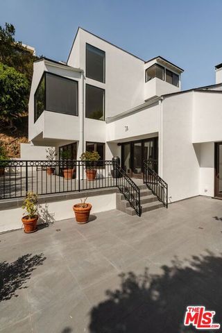 1355 Bobolink Place, Los Angeles, CA 90069