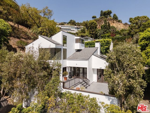 1355 Bobolink Place, Los Angeles, CA 90069