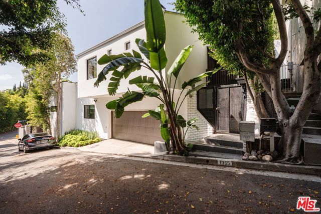 1355 Bobolink Place, Los Angeles, CA 90069