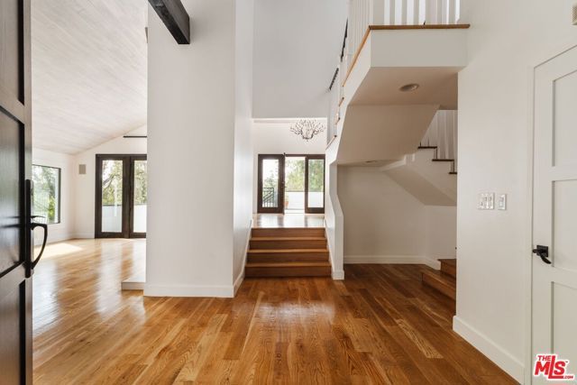1355 Bobolink Place, Los Angeles, CA 90069