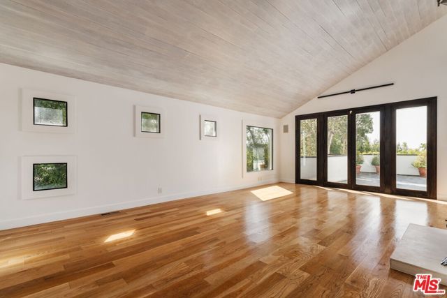 1355 Bobolink Place, Los Angeles, CA 90069