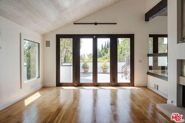 1355 Bobolink Place, Los Angeles, CA 90069