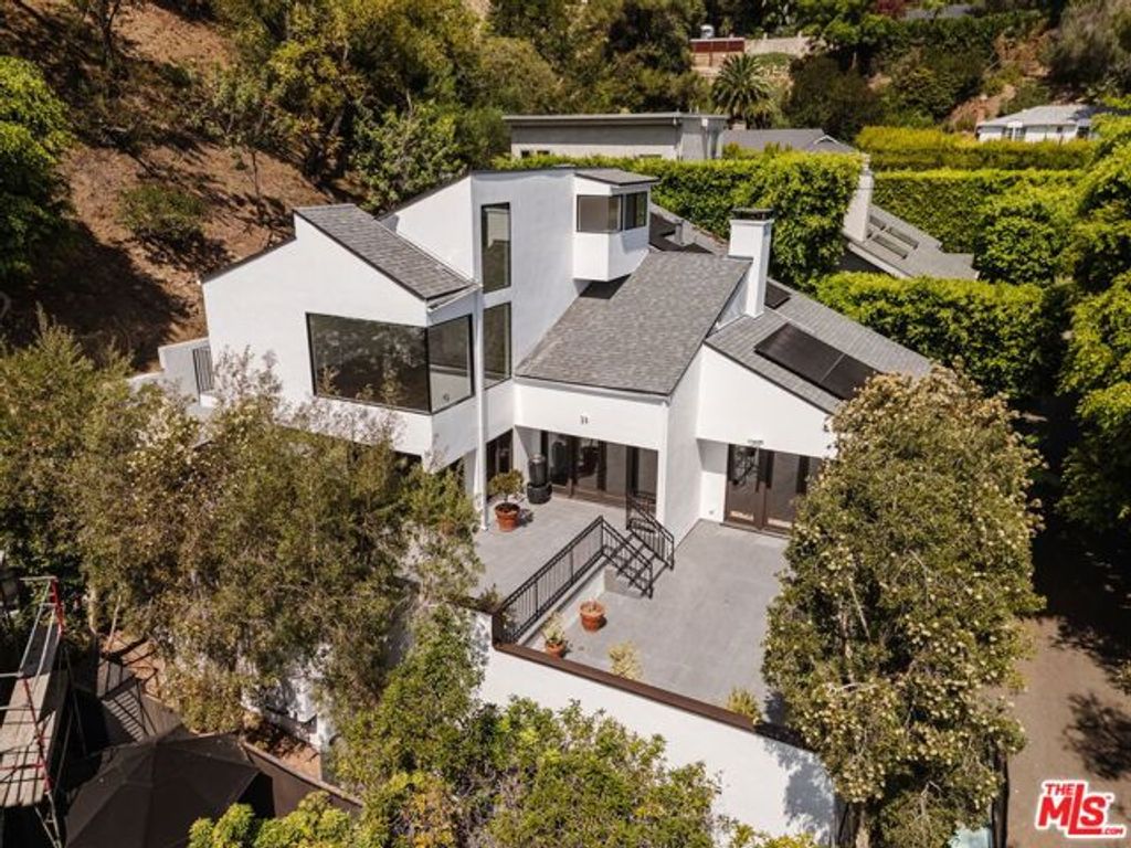 1355 Bobolink Place, Los Angeles, CA 90069