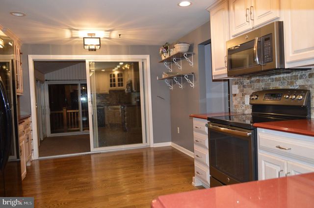 6605 WOODLAND DR, Spring Grove, PA 17362