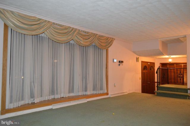 6605 WOODLAND DR, Spring Grove, PA 17362