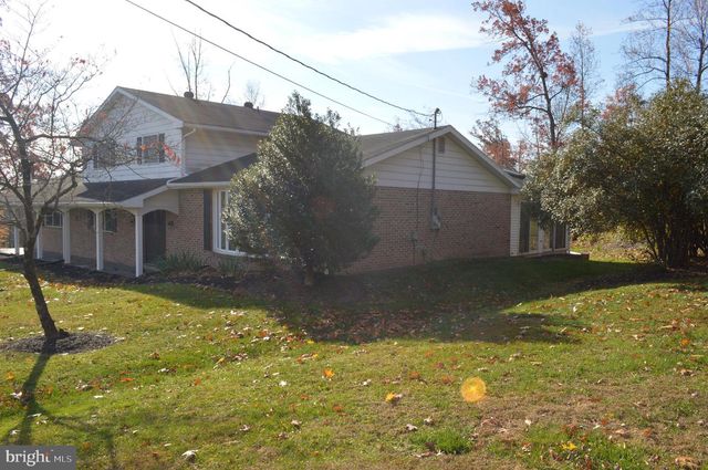 6605 WOODLAND DR, Spring Grove, PA 17362