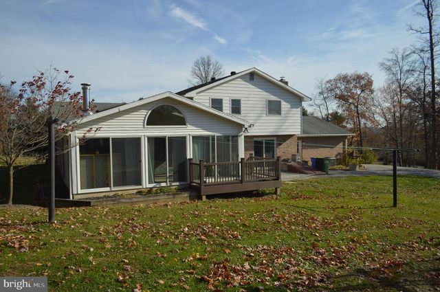 6605 WOODLAND DR, Spring Grove, PA 17362