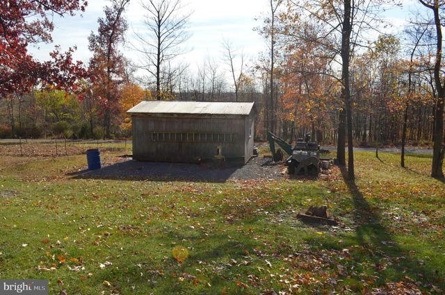 6605 WOODLAND DR, Spring Grove, PA 17362