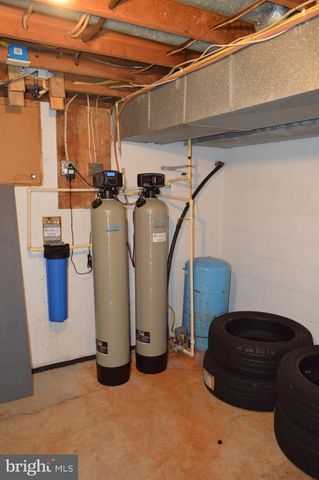 6605 WOODLAND DR, Spring Grove, PA 17362