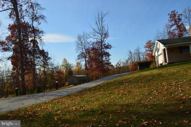 6605 WOODLAND DR, Spring Grove, PA 17362