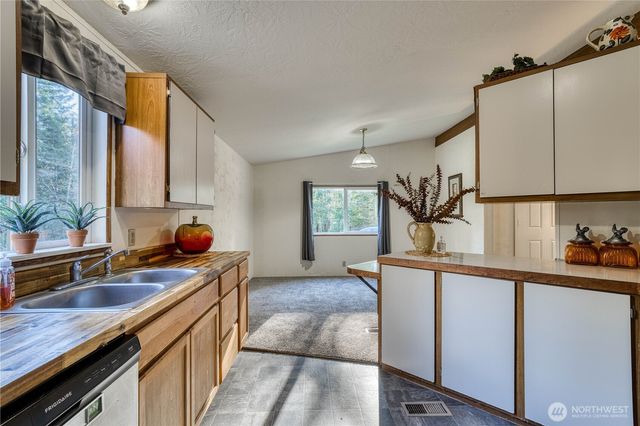 670 NW Mallard Lane, Seabeck, WA 98380