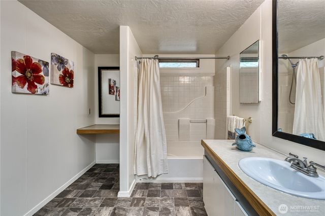 670 NW Mallard Lane, Seabeck, WA 98380