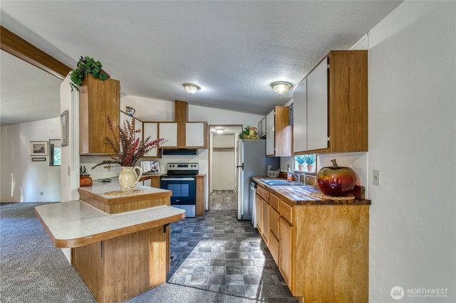 670 NW Mallard Lane, Seabeck, WA 98380