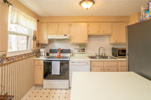 1744 Oak Trail Street NE, Massillon, OH 44646