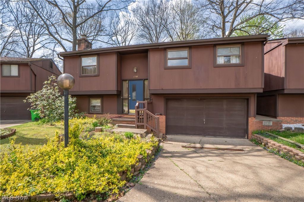 1744 Oak Trail Street NE, Massillon, OH 44646