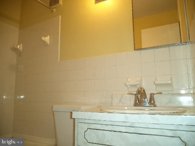 547 ALLENGROVE ST, Philadelphia, PA 19120