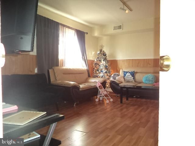 547 ALLENGROVE ST, Philadelphia, PA 19120