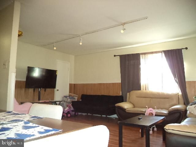 547 ALLENGROVE ST, Philadelphia, PA 19120