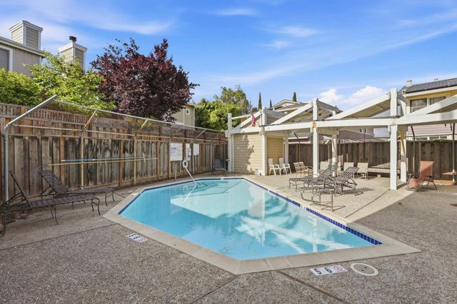 833 S San Tomas Aquino Road A, Campbell, CA 95008