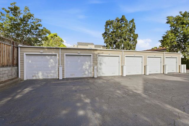 833 S San Tomas Aquino Road A, Campbell, CA 95008